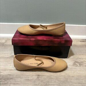 Eddie Marc Kids Tan flat ballet shoes with a touch of elegance size 13 #ballet